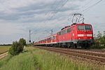 Nachschuss am 12.05.2015 auf die Freiburger 111 054, als sie bei Hügelheim mit einer RB (Basel Bad Bf - Offenburg) in Richtung Buggingen fuhr.