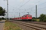 Nachschuss am 10.08.2015 auf die Freiburger 111 061, welche ihre RB (Basel Bad Bf - Offenburg) aus dem Bahnhof von Müllheim (Baden) in Richtung Buggingen schiebte.