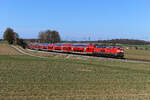 Der RE 57592 von München HBF nach Kempten verkehrt von Montag bis Donnerstag mit Doppelstockwagen und 218er  Sandwich -Bespannung. Am 30. März 2021 begegnete mir die 218 414 mit dieser Leistung bei Kottgeisering, am Zugschluss unterstützte die 218 415. 