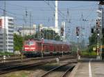 111 206-9 mit dem RE nach Nrnberg Hbf bei der Einfahrt in die Domstadt Regensburg Hbf, 21.08.2009