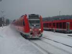 IRE 612 110 kmpft sich am 13.02.10 um 09:10 Uhr in Neuhaus a.d.Pegnitz  durch Eis und Schnee Richtung Dresden.