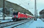 146 242-3 mit RE 4614 Nrnberg Hbf - Frankfurt(Main)Hbf,erreicht soeben seinen nchsten Zwischenhalt in Gemnden/Main (Fotourlaub Gemnden 31.01.10)