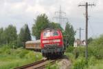 Kurz nach der Abfahrt im Startbahnhof Hergatz am 22.05.2011 schiebt 218 489-3 den RB 57541 auf der Fahrt nach Augsburg durch die Kurve bei Itzlings.