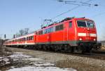 Die 111 036-0 mit dem RE nach Salzburg in Aling am 05.03.2013