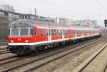 Die 218 471 jagt ihren RE von Memmingen nach Mnchen durch Laim am 06.04.2013