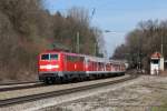 111 049-3 (Bayerische Oberlandbahn GmbH) mit dem M 79013 in Richtung Salzburg Hbf in Aßling, 28.