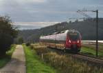 442 803 ist am 23.September 2015 als RE 59326 nach Sonneberg(Thür)Hbf bei Haarbücken unterwegs.