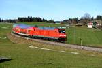 Noch etwas gewöhnungsbedürftig sind die Doppelstockwagen mit der Baureihe 245 auf der König-Ludwig-Bahn.