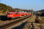 Kurz vor Sonnenuntergang konnte noch die 111 201 mit ihrer RB 59102 nach Nürnberg HBF im schönsten Abendlicht bei Hagenacker fotografiert werden (Hagenacker, 19.