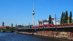 442 330  Dessau-Roßlau  (Gruß an die Heimat) als RE7 ist auf dem Weg zum nächsten Halt, Berlin Ostbahnhof.