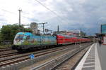 Die 182 002 mit dem RE 1 bei der Durchfahrt am 15.09.2018 in Berlin Warschauer Straße.