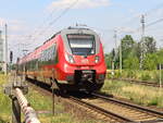 Ausfahrt 442 325 aus dem Bahnhof Königs Wusterhausen am Bahnübergang Fichtestr.