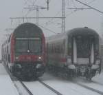 Trbes Winterwetter am 16.2.2009 - der RE7 nach Belzig begegnet einem entgegenkommenden Intercity in Berlin Karlshorst.