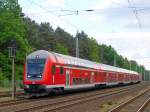 Der RE 18514 auf dem Weg von Elsterwerda nach Stralsund Hbf, hier bei der Durchfahrt im Bf Nassenheide am 13.05.2011.