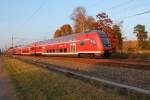 Die 112 112 schiebt am 27.10.2015 den RE 18513 nach Falkenberg (Elster)in Nassenheide auf das Gegengleis, weil in Sachsenhausen/Nordbahn der Bahnübergang erneuert wird.