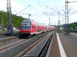 DB - Einfahrender RE mit Doppelstockwagen und als Schiebelok eine E 111 im Bahnhof von Dillenburg am 02.05.2008