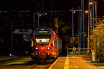 Vom Sassnitzer Bahnsteig weggesetzter FLIRT. Nun kann der zweite FLIRT zum Bahnsteiggleis umgesetzt werden. - 04.05.2018