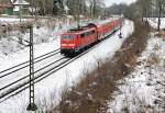 DB Regio 111 142 mit RE 14060 Osnabrück Hbf - Bremen Hbf fährt am 17.02.16 auf dem Gegengleis im Bereich des ehemaligen Bahnhofs Vehrte.