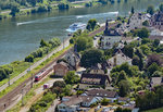 Viel Betrieb auf der Mosel und ein BR 442 von Koblenz nach Cochem im Bf Winningen - 19.07.2016