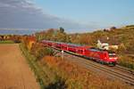 Nachschuss auf die Freiburger 146 114-4  Baden Württemberg erfahren/Landkreis Emmendingen , als sie am 25.10.2015 ihren RE (Basel Bad Bf - Offenburg) in den Bahnhof von Müllheim (Baden) sachob.