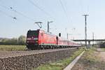 Am 06.04.2017 fungierte die Freiburger 146 116-9  Baden Württemberg erfahren/Landkreis Lörrach  als Steuerwagenersatz, als sie mit ihrer RB (Basel Bad Bf - Offenburg) und der Schlusslok 111 054 nördlich von Müllheim (Baden) in Richtung Buggingen.