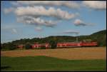 Eine 111 zog am 3.08.2008 RE 4198 von Mnchen nach Stuttgart; nchster Halt des Zuges war Aalen. Aufgenommen bei Hofen.