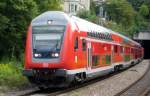 Ein Doppelstocksteuerwagen der 3. Generation fhrt (geschoben von 146 208-4) durch Stuttgart Feuerbach. 18. August 2008.