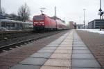 Die 143 963-7 ist soeben mit ihrem RE 22032 aus Tbingen in den Reutlinger Hbf eingefahren und wartet auf die Freigabe zur Abfahrt.