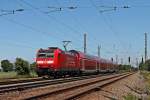 Einfahrt von 146 111-0  Baden-Wrttemberg erfahren  (BW Freiburg) am Mittag des 13.06.2013 mit einem RE von Offenburg nach Basel Bad Bf in den Bahnhof von Orschweier gen Freiburg.