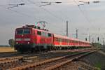 Immer noch Alltag auf der KBS 703: 111 061 am 11.07.2013 bei der Einfahrt mit der RB 26561 (Offenburg - Freiburg (Brsg) Hbf) in den Bahnhof von Orschweier.