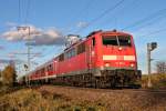 Einfahrt am 09.11.2013 von 111 050-1 mit der RB 26573 (Offenburg - Neuenburg (Baden)) in Müllheim (Baden) gen Süden.