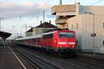 Einfahrt am 04.03.2015 von der Freiburger 111 048-5 mit der RB 26578 (Basel Bad Bf - Offenburg) und +10min Verspätung in den Bahnhof von Müllheim (Baden).