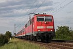 Am 12.05.2015 fuhr 111 060-0  1000 Jahre Gundelfingen  mit einer RB (Offenburg - Basel Bad Bf) bei Hügelheim ihrem nächsten Zwischenhalt in Müllheim (Baden) entgegen.