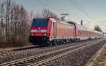 146 241-5 ist als RE von Würzburg/M. kommend nach Frankfurt/M. am 15.02.2017 bei Thüngersheim unterwegs.