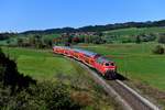 Die König-Ludwig-Bahn weist noch eine Telegraphen-Leitung und viele unbeschrankte Bahnübergänge auf und hat daher viel Nebenbahn-Charme. Am 20. September 2018 konnte ich die bestens gepflegte 218 497 mit ihrem RE 57508 von München HBF und Füssen kurz hinter Hopferau fotografieren. 