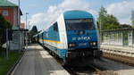 223 067 mit einem ALX nach München Hbf beim ersten Zwischenhalt in Hergatz. Aufgenommen am 8.9.2018 12:16