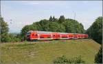 RE 30028  OBERBAYERN-EXPRESS  von Salzburg nach Mnchen Hauptbahnhof wird gleich durch den Bahnhof Aling fahren. Schiebelok ist 111 053. (01.07.07)