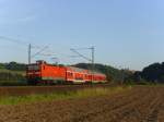 143 134-5 ist am 21. September 2010 mit einer Regionalbahn nach Groheringen nrdlich von Kronach unterwegs.