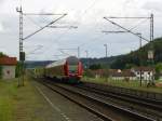 Eine Regionalbahn nach Lichtenfels verlsst an 19. Juni 2010 den Bahnhof Gundelsdorf in Richtung Kronach.