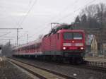 143 847-2 steht am 19. November 2011 mit vier n-Wagen als RB nach Saalfeld auf Gleis 2 in Kronach.