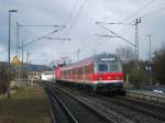 Die RB 59385 nach Saalfeld(Saale) verlsst am 24.Januar 2012 den Bahnhof Gundelsdorf. Gezogen wurde der Zug brigens von 143 131. 