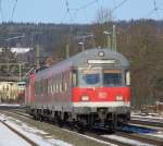 Eine Regionalbahn von Saalfeld nach Bamberg erreicht am 3. Februar 2012 mit +50 den Kronacher Bahnhof.