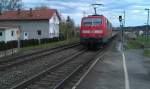 111 226 verlsst am 26.04.2012 den Haltepunkt Gundelsdorf mit ihrer RB nach Bamberg.