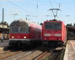 Ein RE nach Sonneberg mit fhrendem Karlsruher Steuerwagen und ein RE nach Nrnberg mit schiebender 146 243-1 treffen sich am 07.