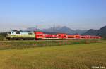 DB 111 039-4 Werbung DAV   Mit der Bahn in die Berge   vor RE 79038 Salzburg - Mnchen + Schiebelok DB 111 181-4, KBS 951 Salzburg - Rosenheim - Mnchen, fotografiert bei Weisham zwischen Bernau und Prien am Chiemsee am 14.05.2012