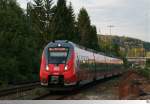 442 307, als RE 4145, aus Sonneberg komment erreicht am Abend des 1. Juli 2014 den Bahnhof Rödental. Nach kurzem Aufenthalt wird er seine Fahrt bis nach Nürnberg Hbf fortsetzen...