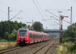 442 724 und ein weiterer 442er erreichen am 26.Juli 2014 als S1 nach Bamberg den Bahnhof Eggolsheim.