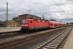 Hier 143 116-2 mit einem RE3 (RE4771) von Hof Hbf. nach Dresden Hbf., bei der Einfahrt am 18.8.2014 in Hof Hbf. 