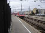 Ein FRESH-Express RE 4049 ist gegen 17 Uhr zum Gleis 13 in Nrnberg angekommen.