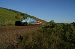 Obwohl 146 246 nur wenige Jahre jünger ist, sind die Tage der Modus-Wagen am 30.08.2016 bereits gezählt, als RE 4624, auf dem Weg von Würzburg nach Frankfurt bei Veitshöchheim